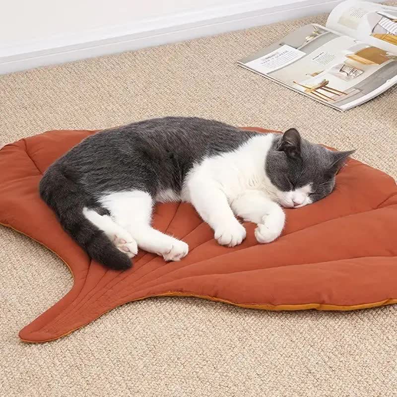 1 Pcs Green Leaf-Shaped Pet Sleeping Mat - Durable, Cat and Dog