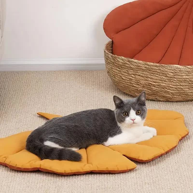 1 Pcs Green Leaf-Shaped Pet Sleeping Mat - Durable, Cat and Dog
