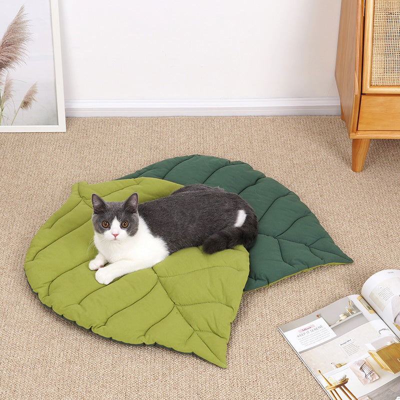 1 Pcs Green Leaf-Shaped Pet Sleeping Mat - Durable, Cat and Dog
