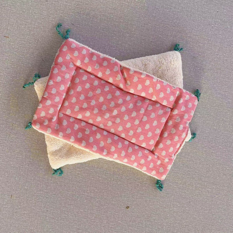 Tie-On Cat Cage Platform Pad - Pink heart pattern (30x50cm)