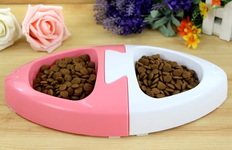 2 x Small pet plastic feeding bowls
